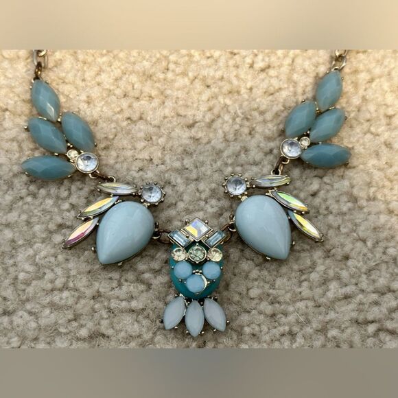 Blue and iridescent stone statement necklace - Picture 3 of 4